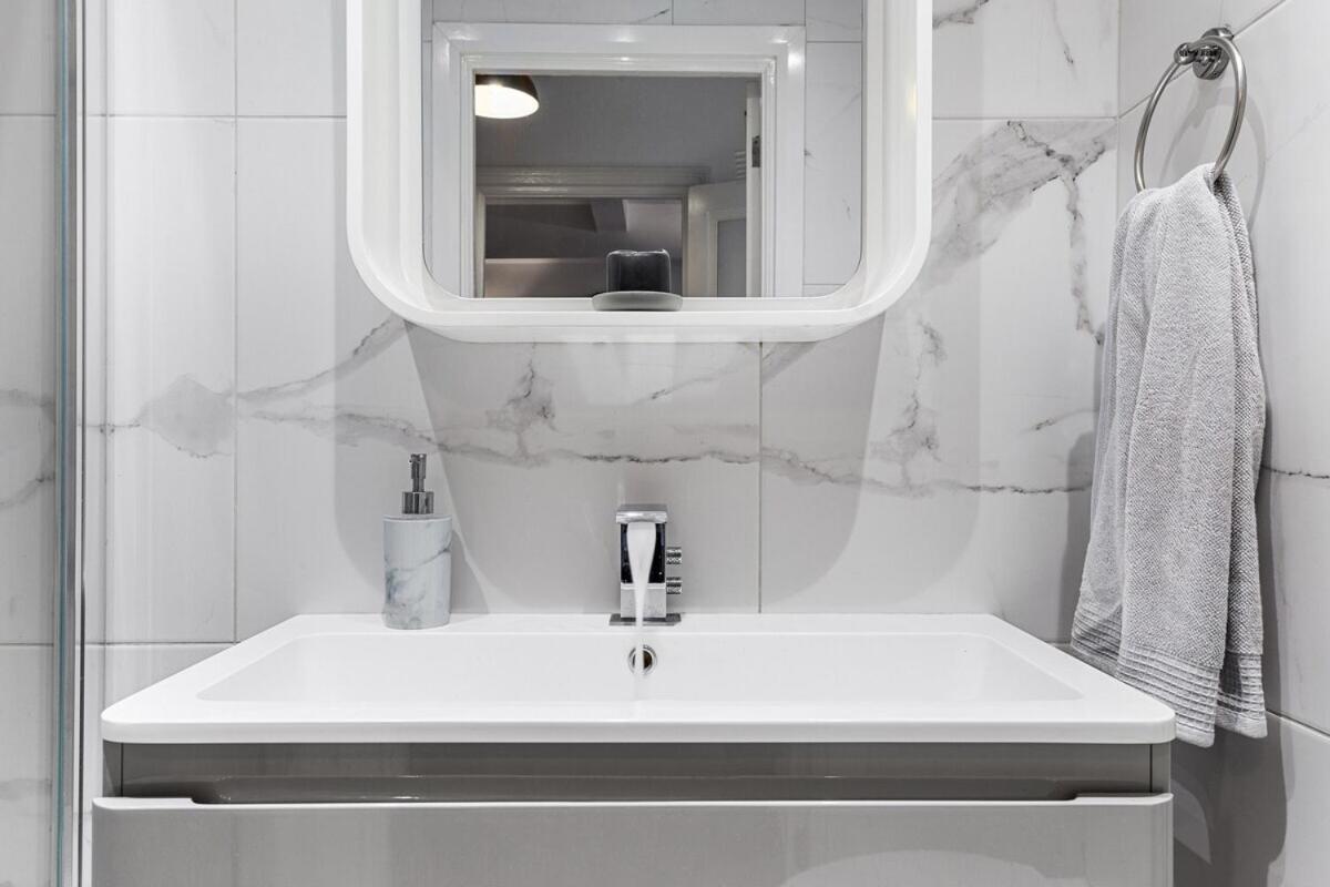 Central London Luxury, Relaxing Apartment! 2 Mins From Paddington Station! Pokoj fotografie